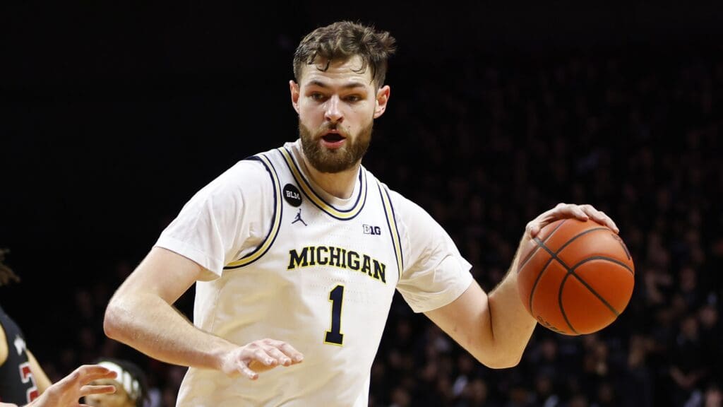 Coveted transfer Hunter Dickinson picks Kansas