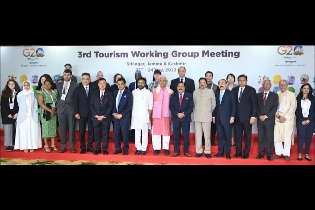 J&K to be among 50-top tourist destinations: LG Sinha J&K to be among 50-top tourist destinations: LG Sinha