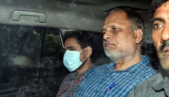 Satyendar Jain Put On Oxygen Support, Shifted To Delhi’s LNJP Hospital: AAP Satyendar Jain Put On Oxygen Support, Shifted To Delhi's LNJP Hospital: AAP