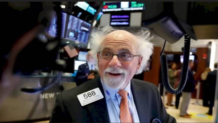 Peter Tuchman Bio, Age, Height, Income, Net Worth