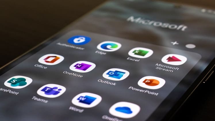Outlook vs. Thunderbird: Navigating the Best Email Client