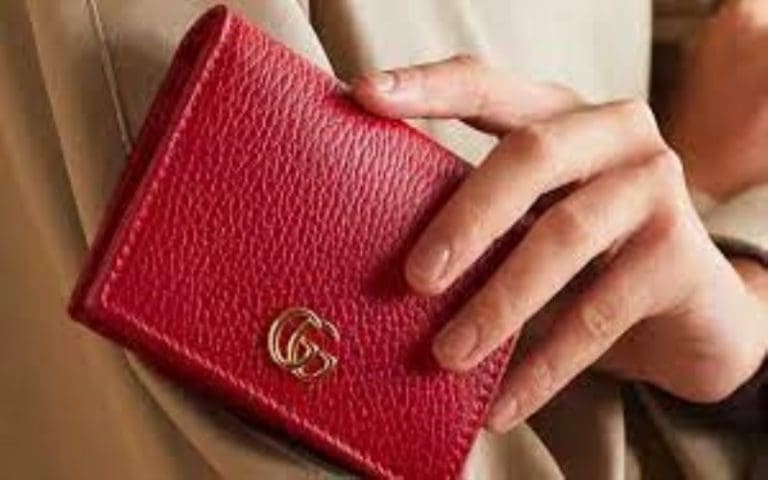 A Ladies Guide to Buying the Right Card Wallet This Year!